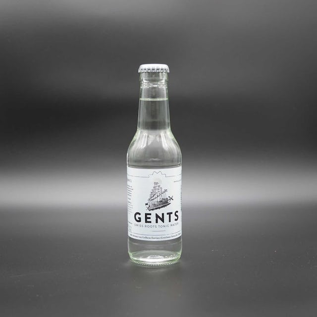 Das Gents Swiss Roots Tonic aus Zürich kombiniert ein nostalgisches Zitronenaroma mit neutral-bitterem Chinin und der herben Lakritz-Note von Enzian a...