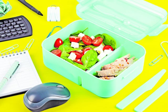 Ob geschäftlich oder privat: Auch unterwegs kannst du Abfall sparen. Bist du bereit für unsere Challenge des Monats? Ob geschäftlich oder privat: Auch unterwegs kannst du Abfall sparen. Bist du bereit für unsere Challenge des Monats?