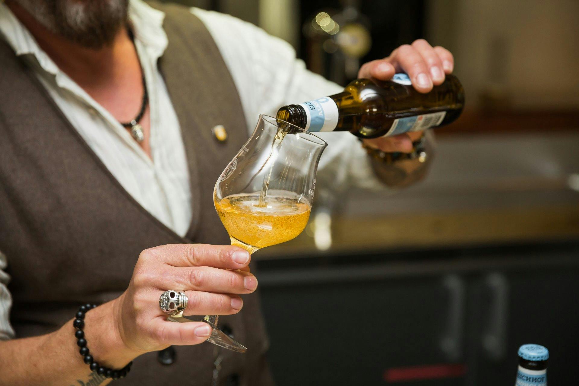 Das Degustationsglas eignet sich mit der klaren Formgebung hervorragend für die Bierverkostung, da sich die Aromen optimal entfalten.