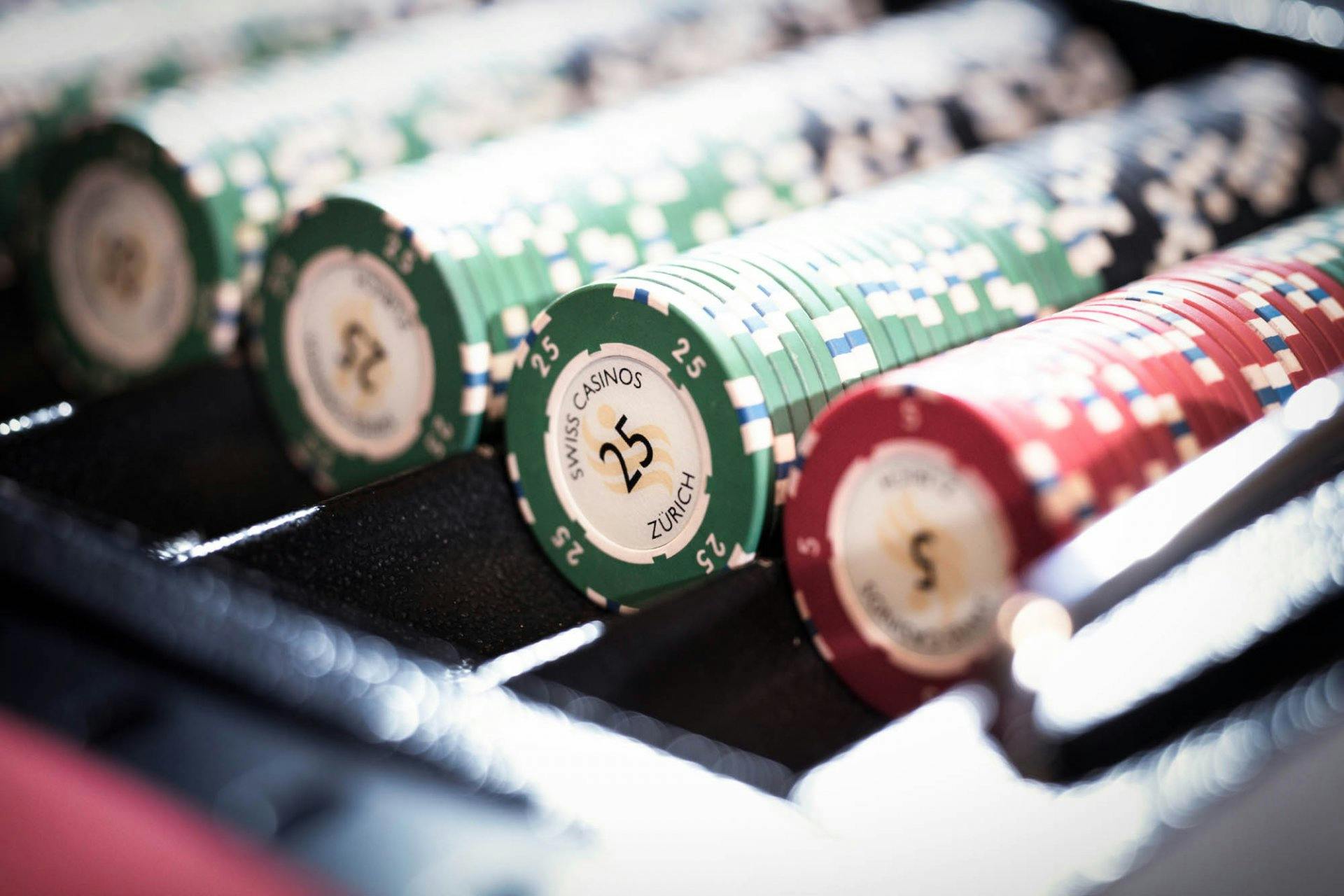 Wer am Ende alle Chips der anderen Spielerinnen oder Spieler erobert hat, gewinnt.