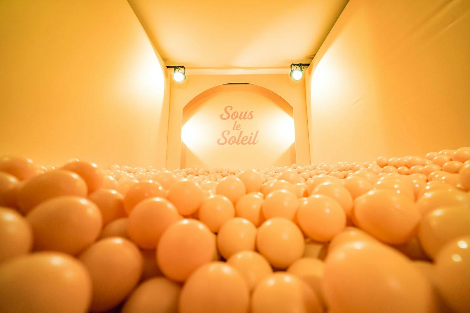 Découvre des chambres colorées qui te feront rêver et conserve ces rêves en photo pour le futur.