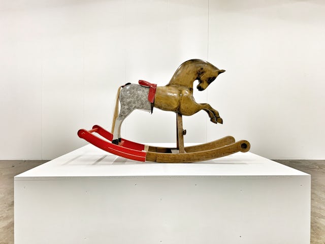 Verzwhattetes Schaukelpferd, 2021, Courtesy Fondation Riklin