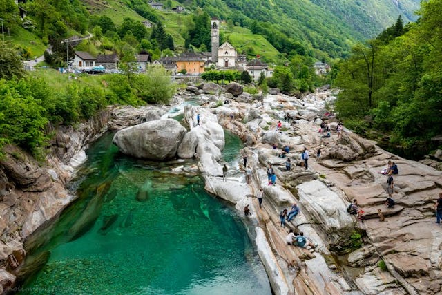 De toutes les vallées du Tessin, le Val Verzasca est sans doute le plus émouvant.