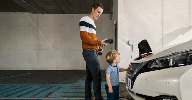 NISSAN LEAF: la voiture électrique écologique et sûre pour toute la famille NISSAN LEAF: la voiture électrique écologique et sûre pour toute la famille