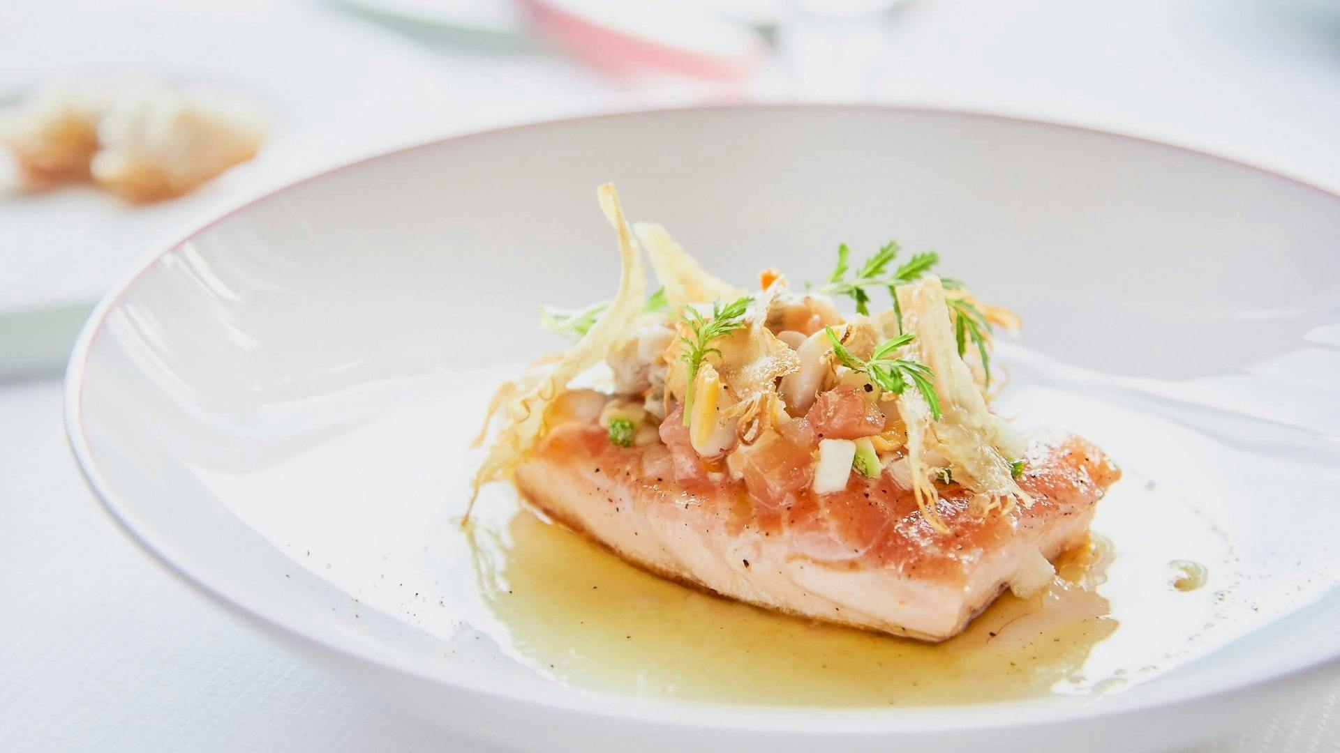 ... sans manquer de profiter des délices du chef: Baptiste Denieul, plus jeune étoilé Michelin de France.