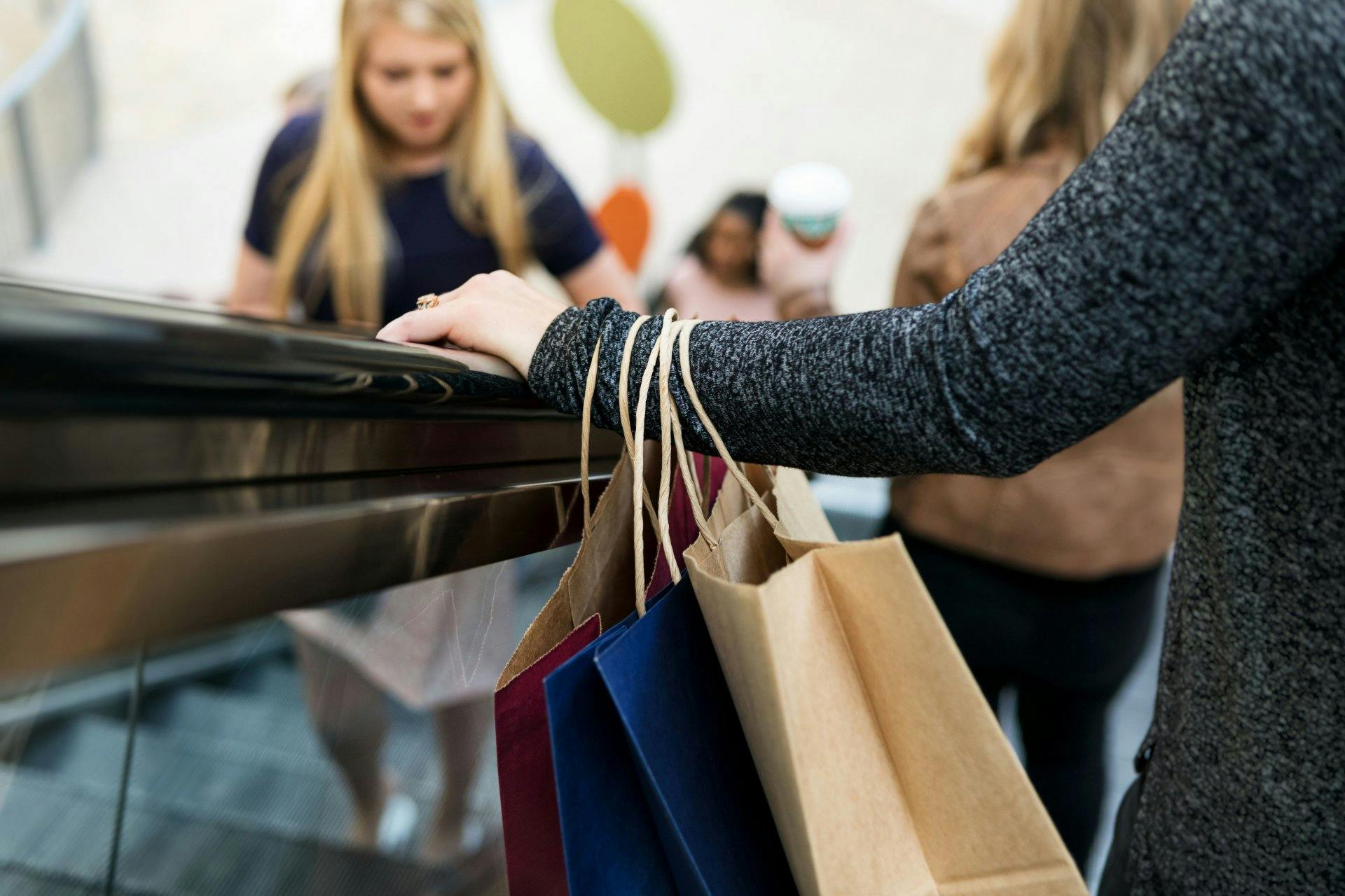 Sag uns, warum dein Einkaufszentrum praktisch für alles ist und gestalte mit deinem Vorschlag deine persönliche Migros-Tragetasche.