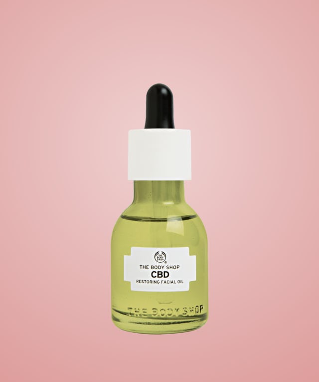 Goutte à goutte: huile pour le visage
au CBD, 34 fr. 95,
The Body Shop Goutte à goutte: huile pour le visage
au CBD, 34 fr. 95,
The Body Shop