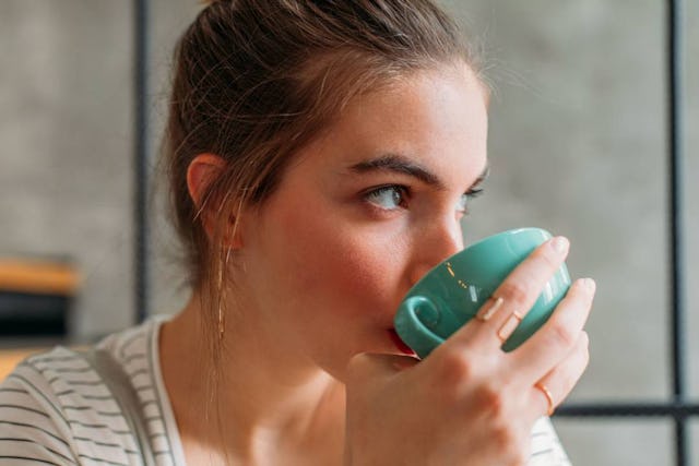Tee wärmt nicht nur, er hat auch – je nach Inhaltsstoffen – wertvolle Auswirkungen auf Körper und Seele. Tee wärmt nicht nur, er hat auch – je nach Inhaltsstoffen – wertvolle Auswirkungen auf Körper und Seele.