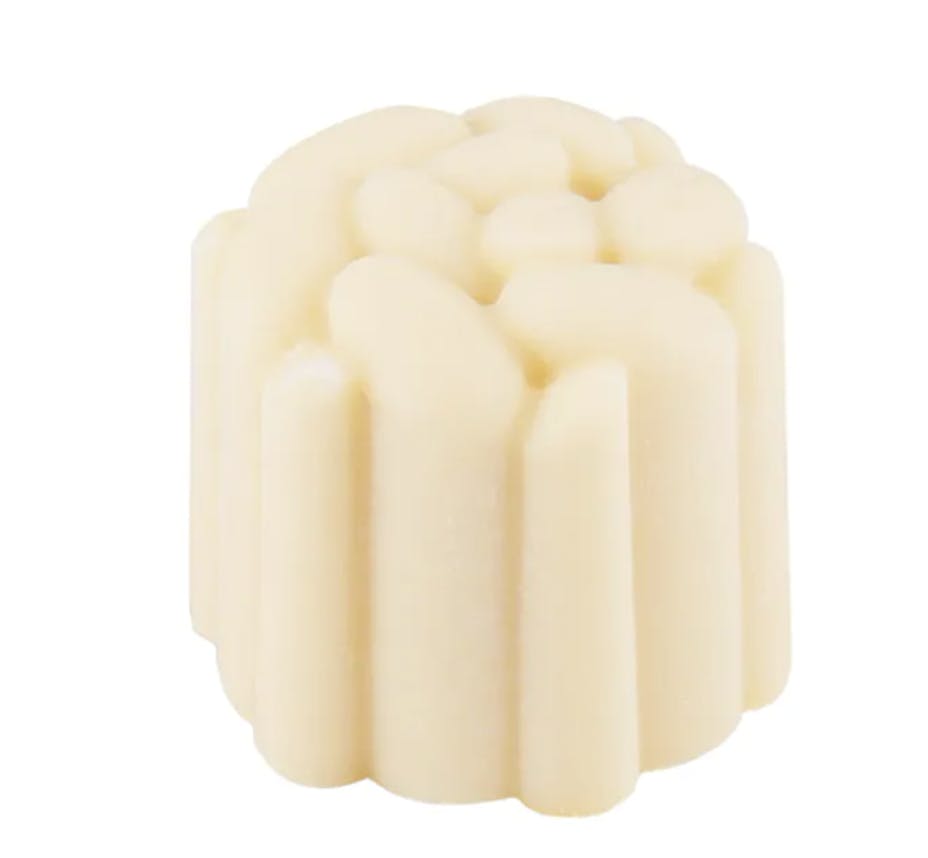 Un produit dur, mais qui rend doux: beurre corporel solide de Lamazuna, 9.90 CHF sur douglas.ch.