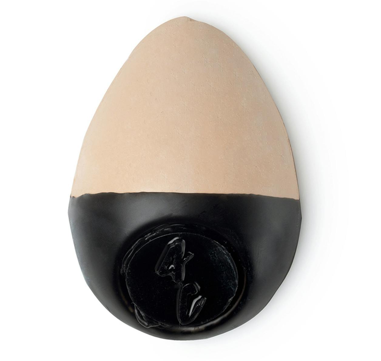 Même le maquillage est désormais disponible sous forme solide: slap stick de la marque Lush, 24.90 CHF.