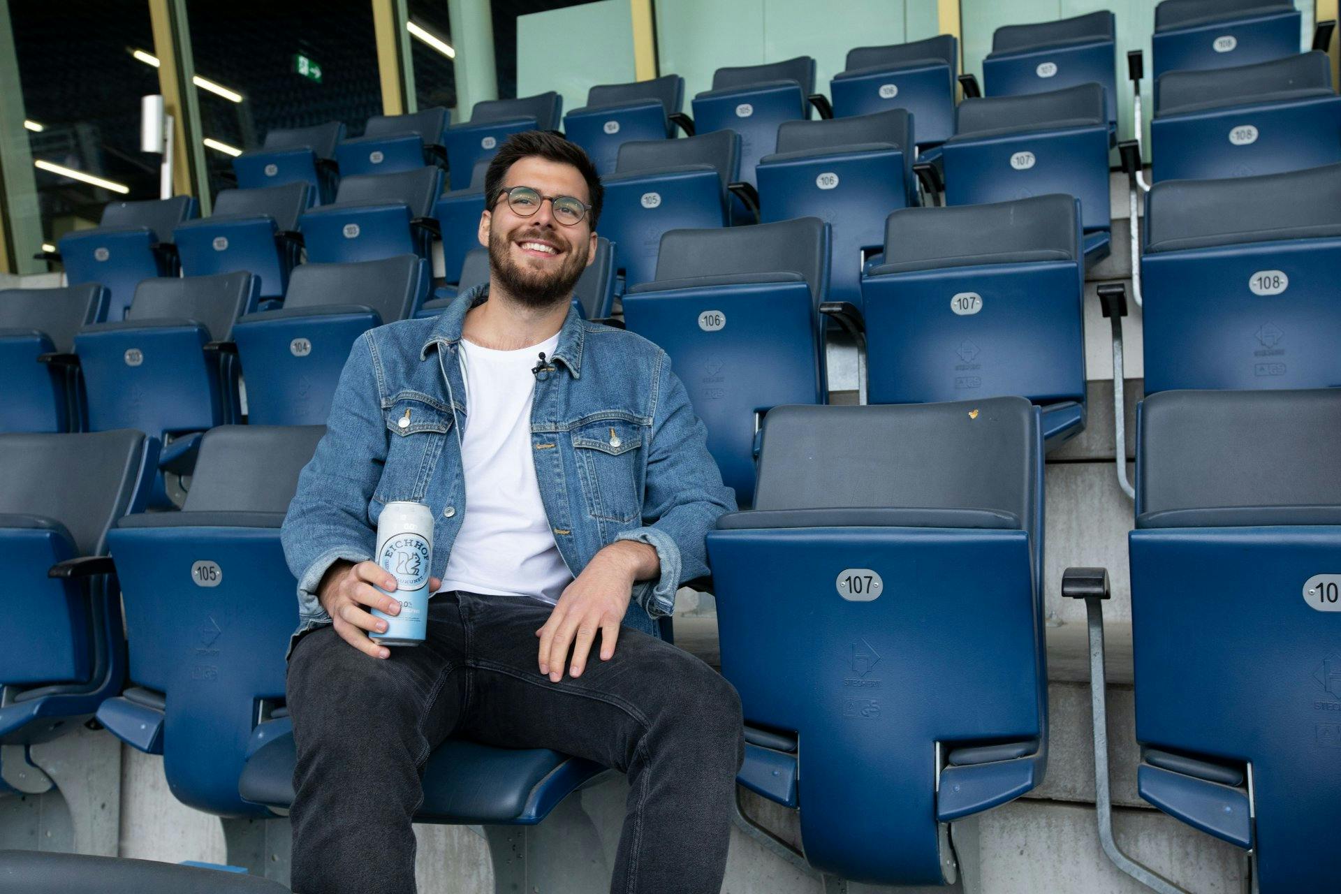 Auch der ideale Begleiter neben dem Platz: Eichhof 0.0% ist als Dose oder Flasche verfügbar.