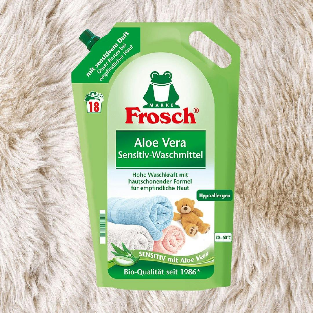 Das Frosch Aloe Vera Sensitiv-Waschmittel zeichnet sich durch eine besonders hautschonende Rezeptur aus, ...