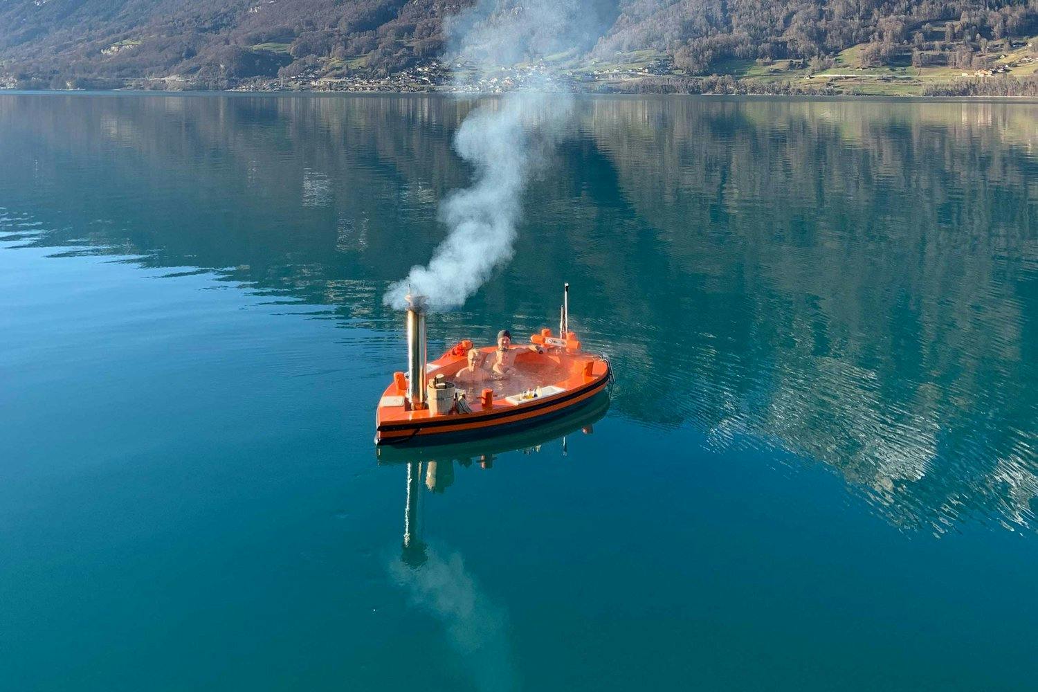 Détendez-vous sur le HotTug: Hot Pot et bateau électrique en un. Pour un instant 100% bien-être sur le lac de Brienz