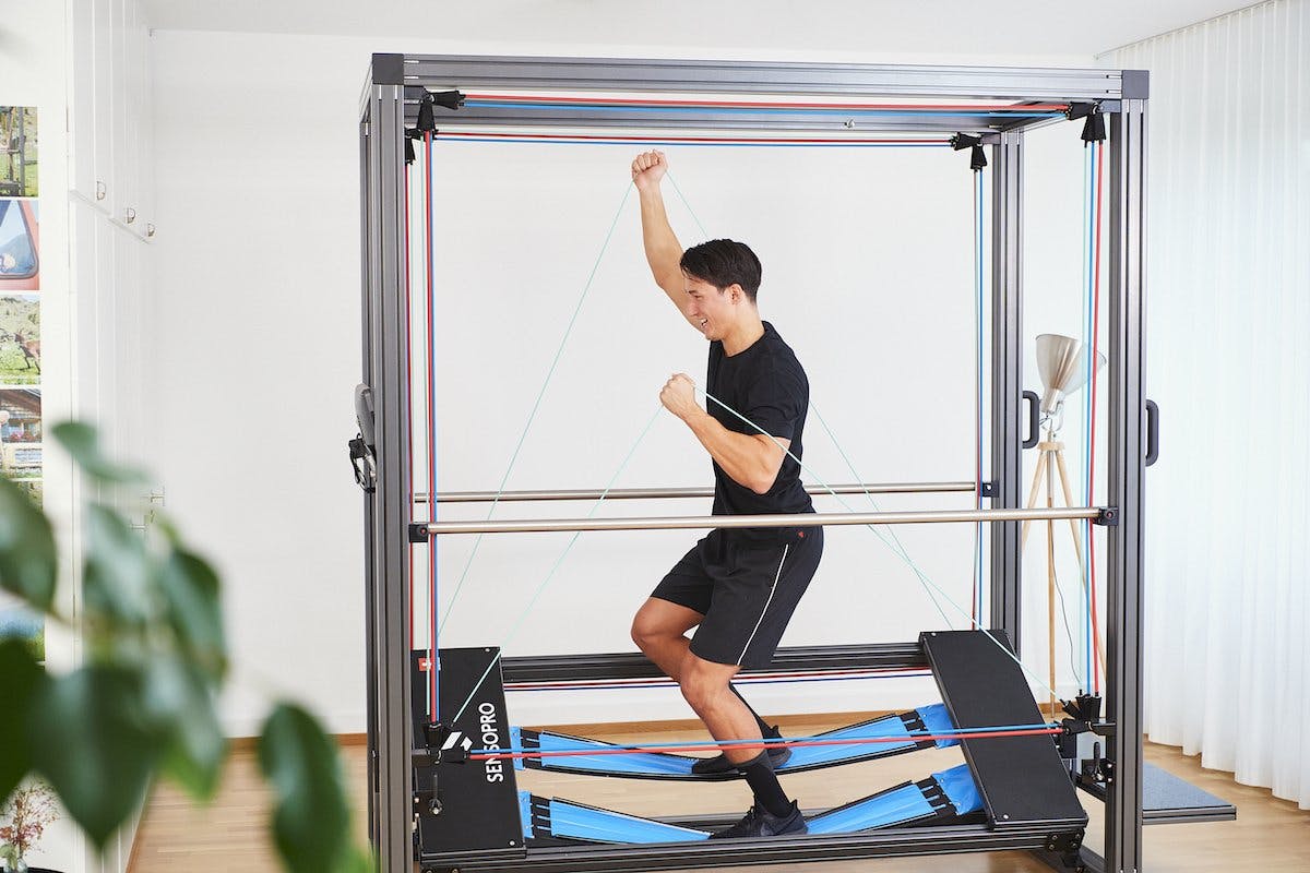 Mit seinem gesamtheitlichen Konzept stellt er die Relevanz und den Mehrwert des koordinativen Trainings in den Vordergrund.