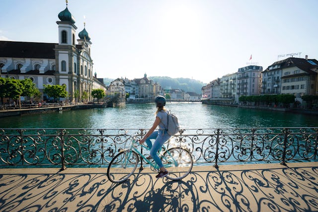 Explore les plus belles villes de Suisse avec l'offre «Sleep and Dine».