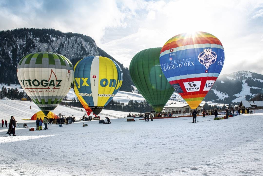 Die Ballone von Château-d'Oex stehen bereit.