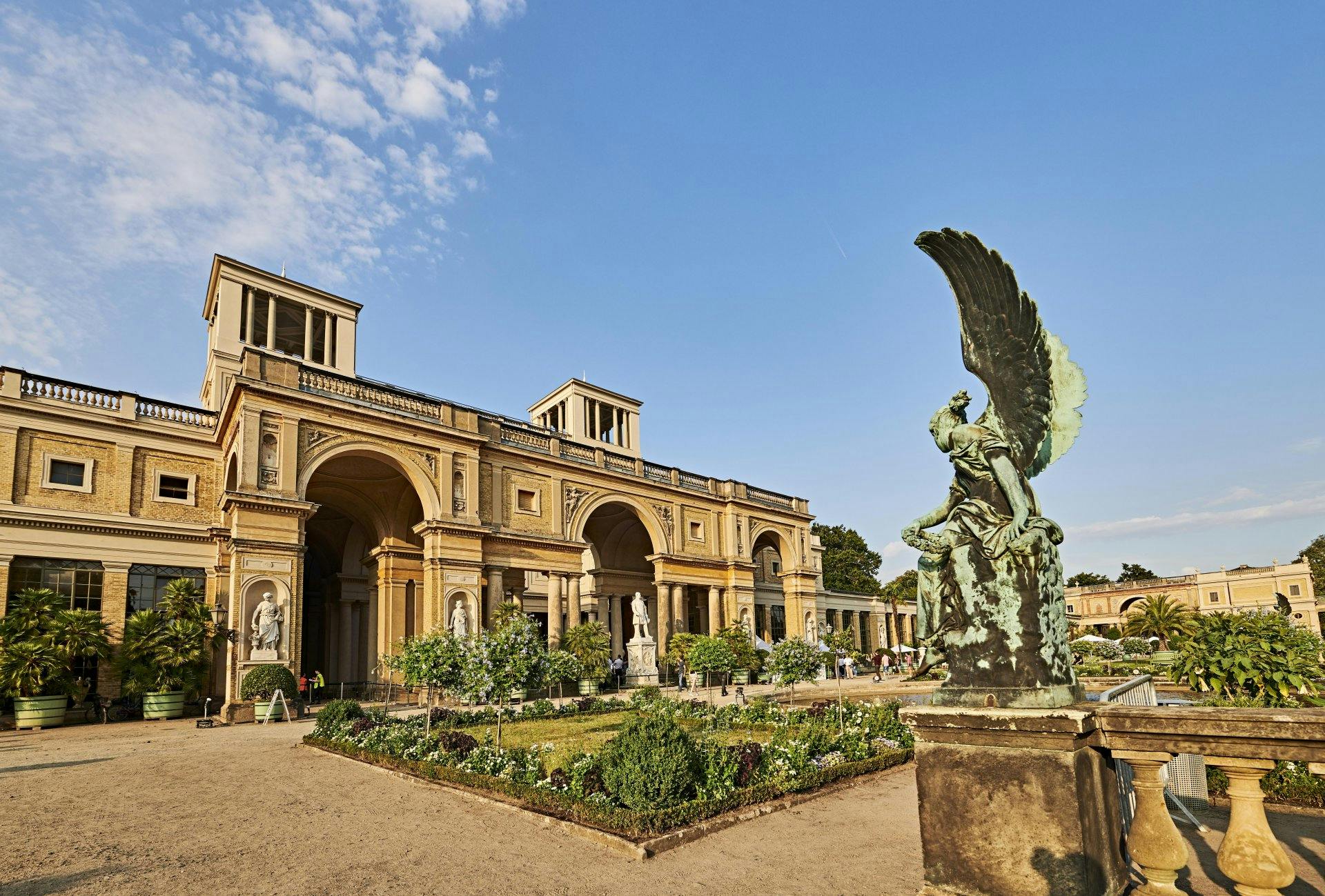 Das Orangerieschloss im Park Sanssouci.
