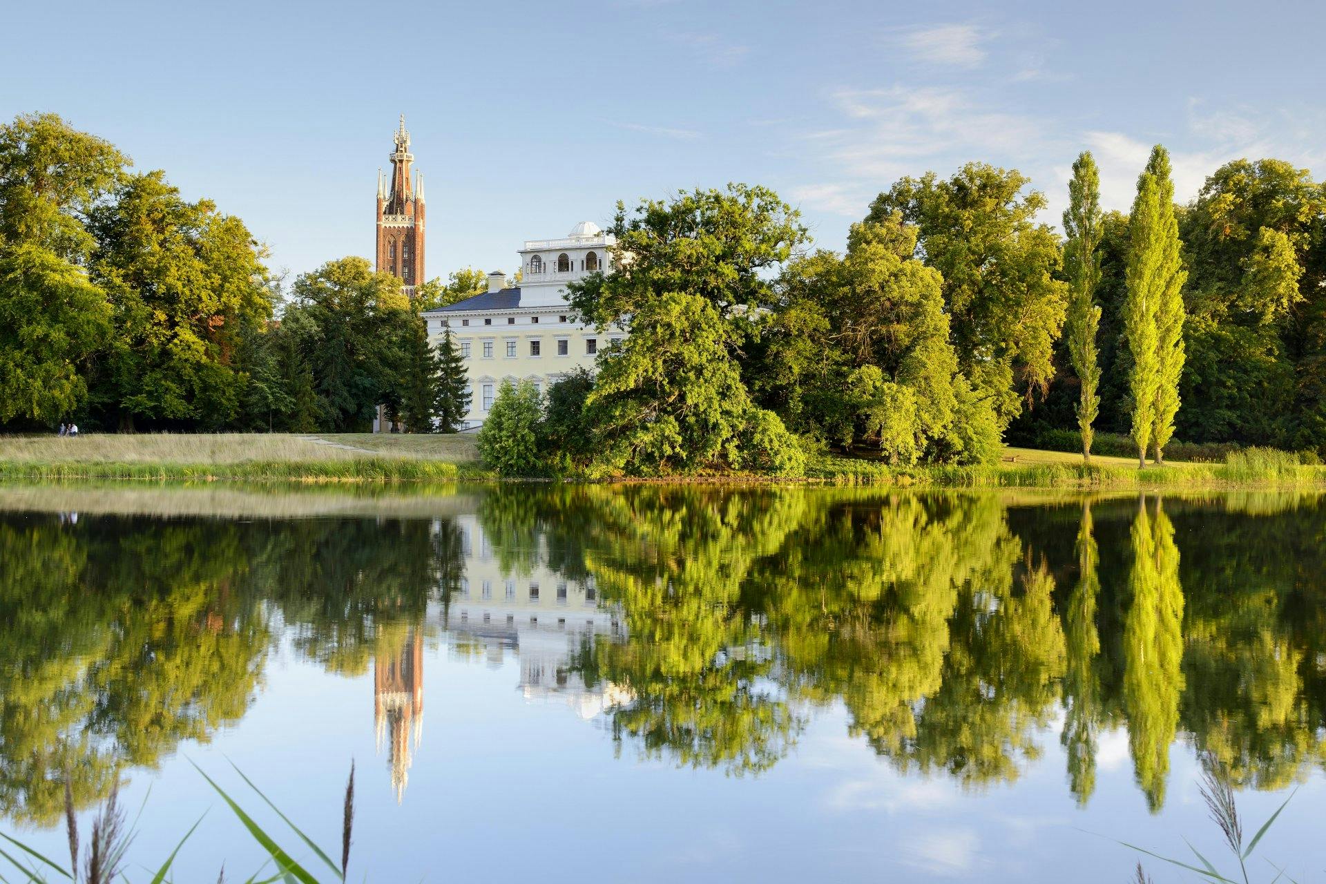 Gartenreich Dessau-Wörlitz mit Schloss.