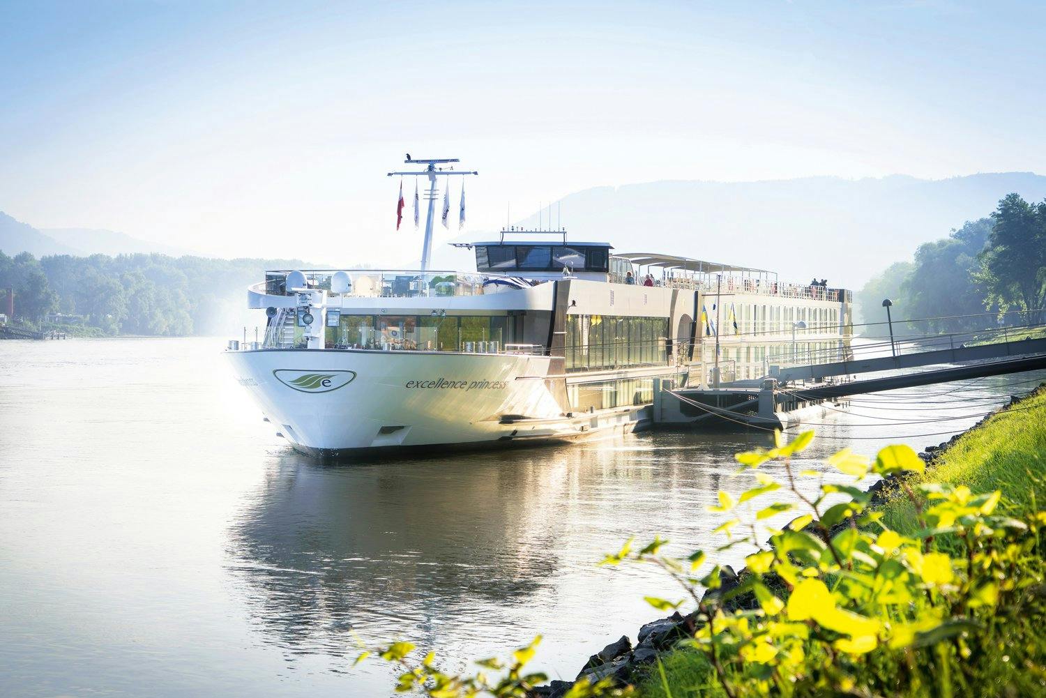 Die eleganten Flussliner Excellence Countess und Excellence Princess warten auf Sie.