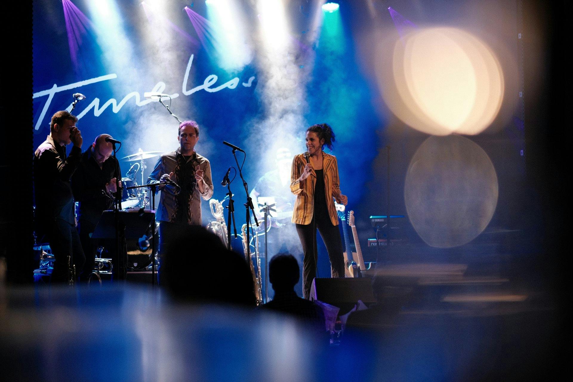 Rislane & the Lovers spielten ihre erste Live-Performance und teilte sich gleich die grosse Bühne mit James Brown, Etta James und Marvin Gaye.