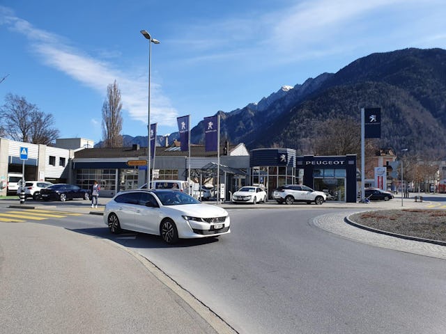 Die neuen Peugeot-Modelle stehen im Autohaus Willi an der Kasernenstrasse 30 in Chur bereit zur Probefahrt.
