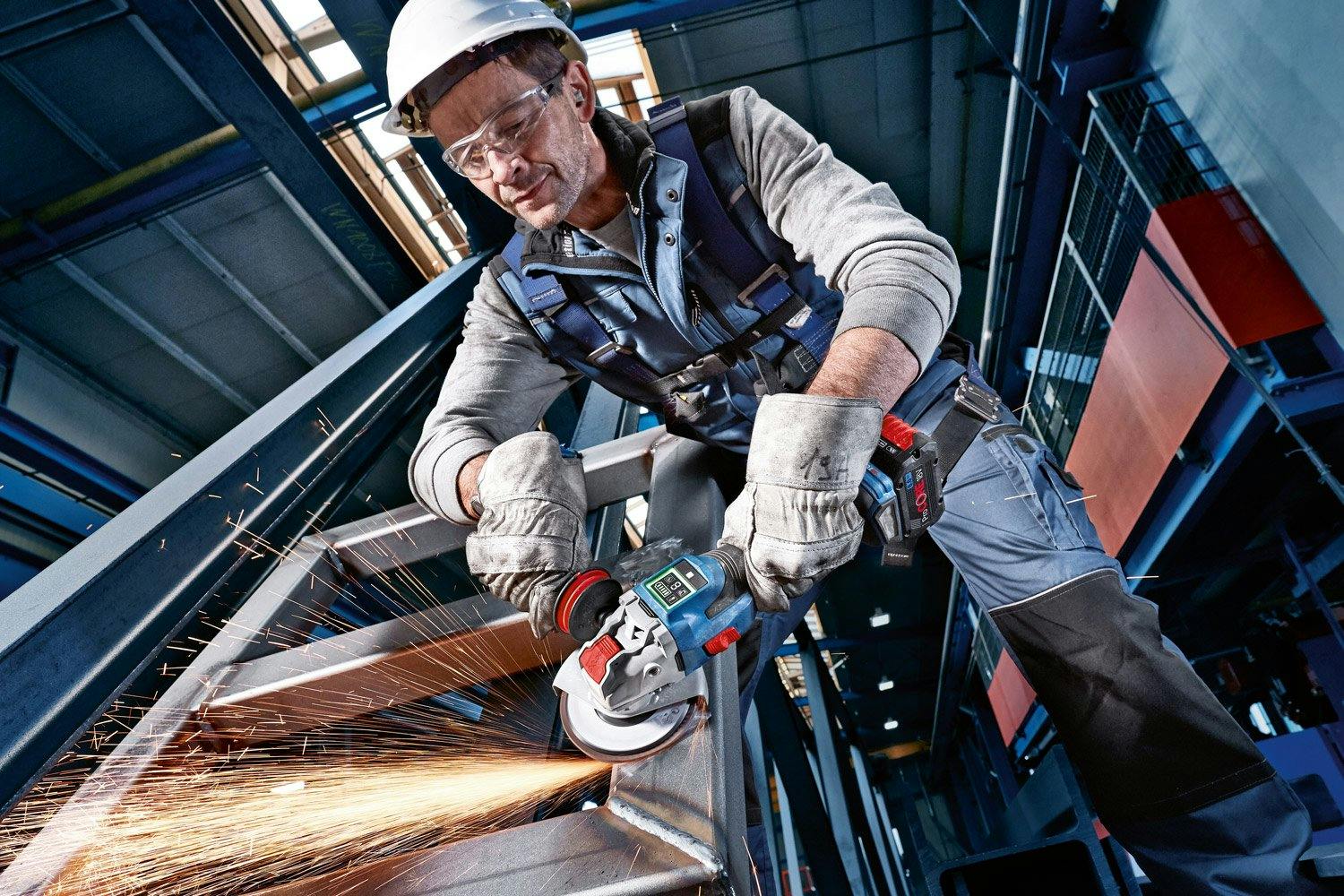 Die einzigartige Biturbo-Technologie nutzt einen neuen bürstenlosen Hochleistungsmotor: Biturbo Winkelschleifer.