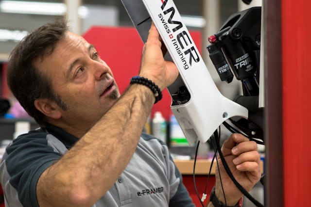 Ein E-Bike besteht aus gut 250 Komponenten. Entsprechend ersetzen auch längere Recherchen nie das Fachwissen eines Experten.