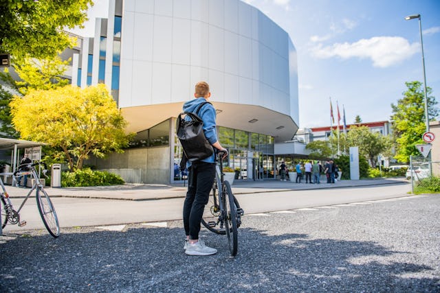 Das Jugendsparkonto FREE25+ ist das ideale Konto für Jugendliche bis 25 Jahre mit Lohneingang.