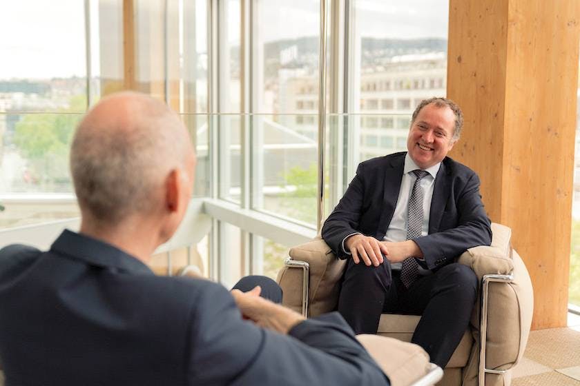 Und jetzt im Ernst: Die beste Krisenvorsorge bleibt die Beratung durch einen kompetenten Vermögensverwalter wie Helge Müller von Genève Invest.