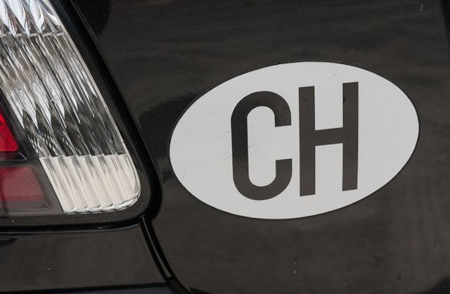 Un autocollant CH est obligatoire dans la plupart des pays. Un autocollant CH est obligatoire dans la plupart des pays.