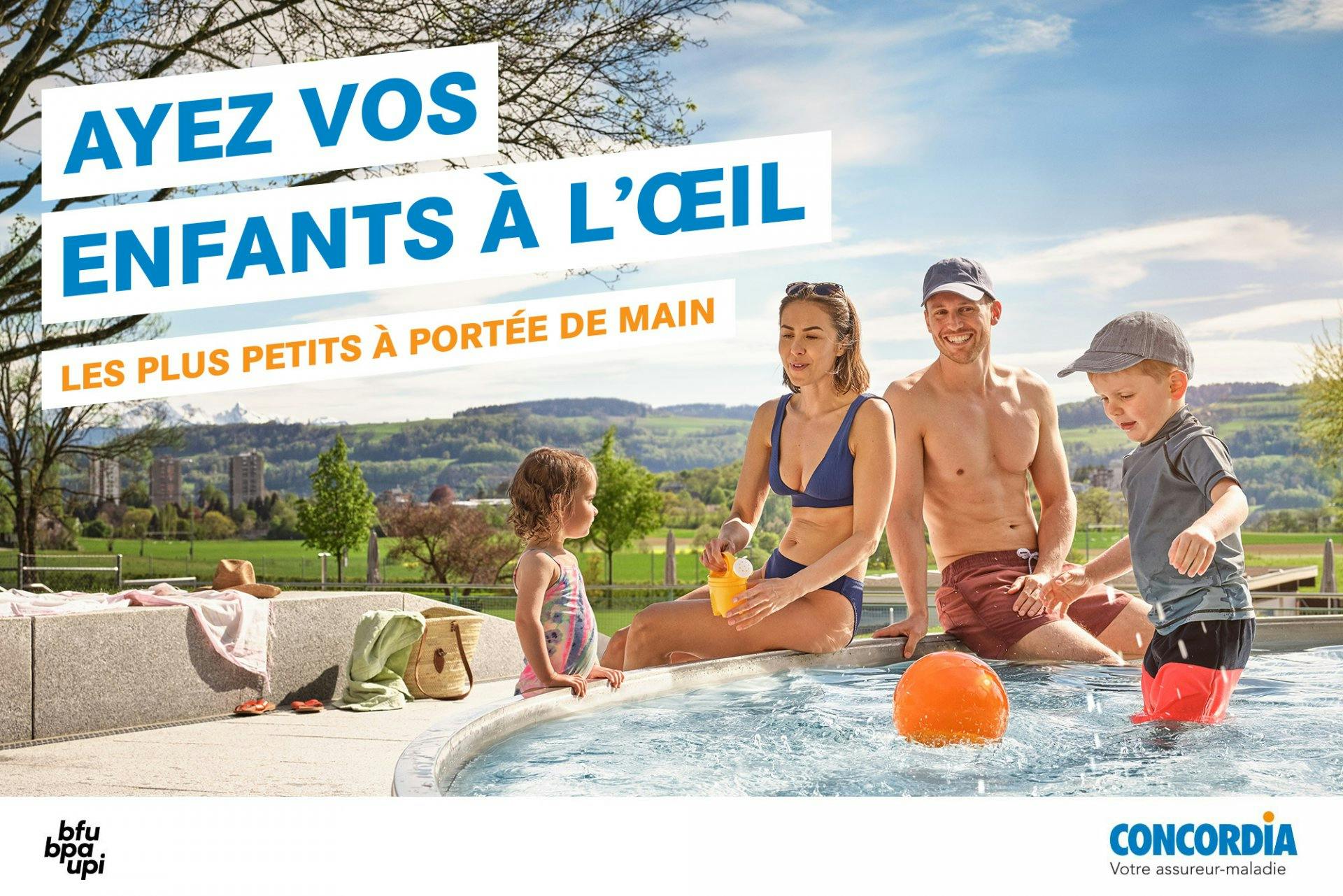 Se baigner est amusant. Avec les jeunes enfants, cependant, il faut toujours rester attentif.