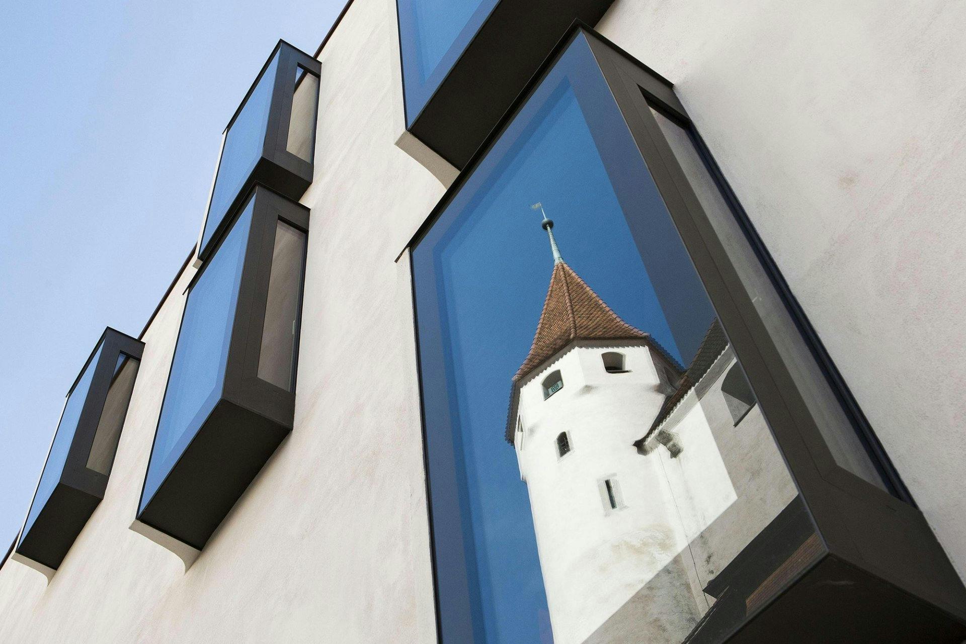 Als Highlight erwartet dich eine Führung durch das imposante Schloss Thun.