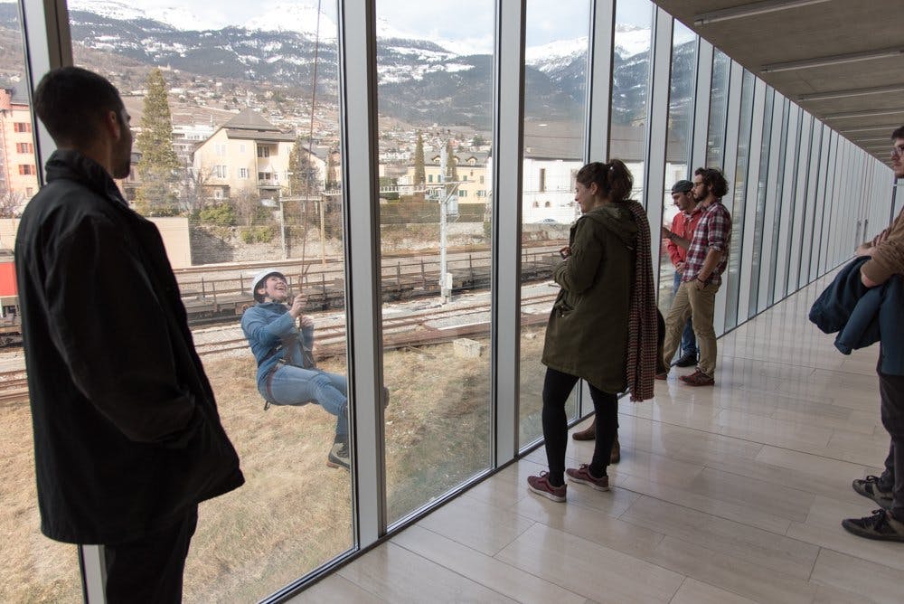 Die Studierenden erfuhren erst am Tag des Drehs, wo das eigentliche Klassenfoto gemacht wird.