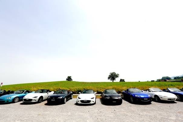 Les Mazda MX-5 sont prêtes pour une excursion.