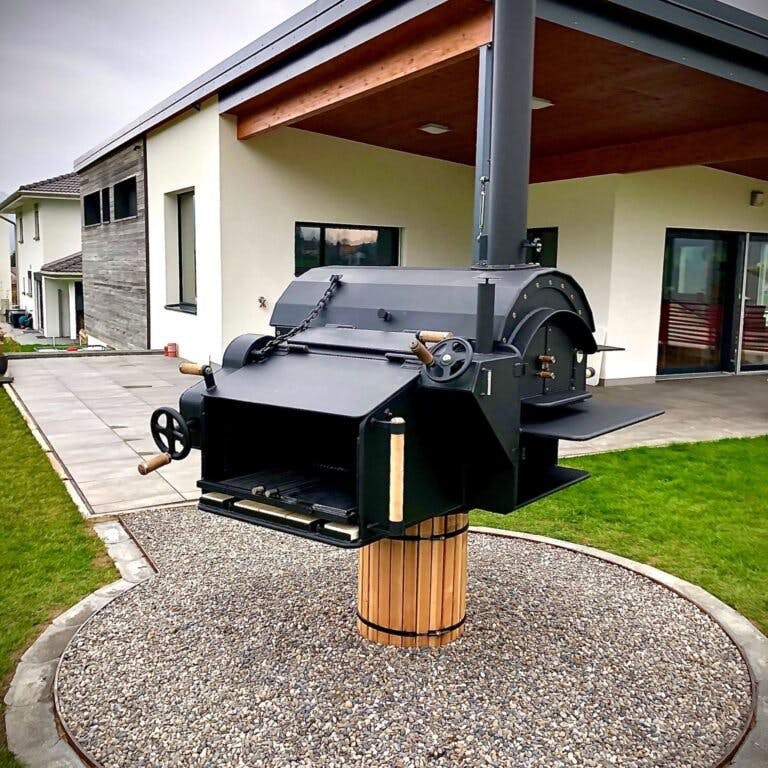 Eines der Gewinnerprojekte vom letzten Jahr: Der Grillofen aus Alteisen versorgt das Quartier mit frischem Brot.