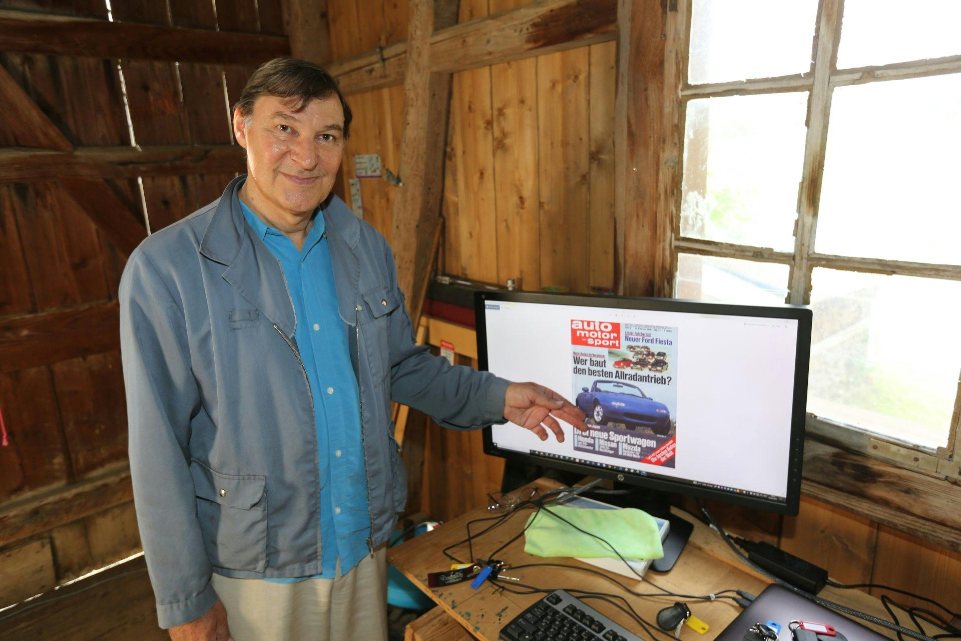 Un coup de foudre: la Mazda MX-5 en couverture d'un magazine automobile lors de son lancement en Europe.
