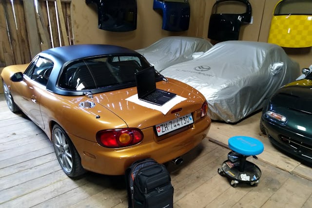 Le télétravail selon Heinz Zürcher, avec «Cleo» comme assistante. Le télétravail selon Heinz Zürcher, avec «Cleo» comme assistante.