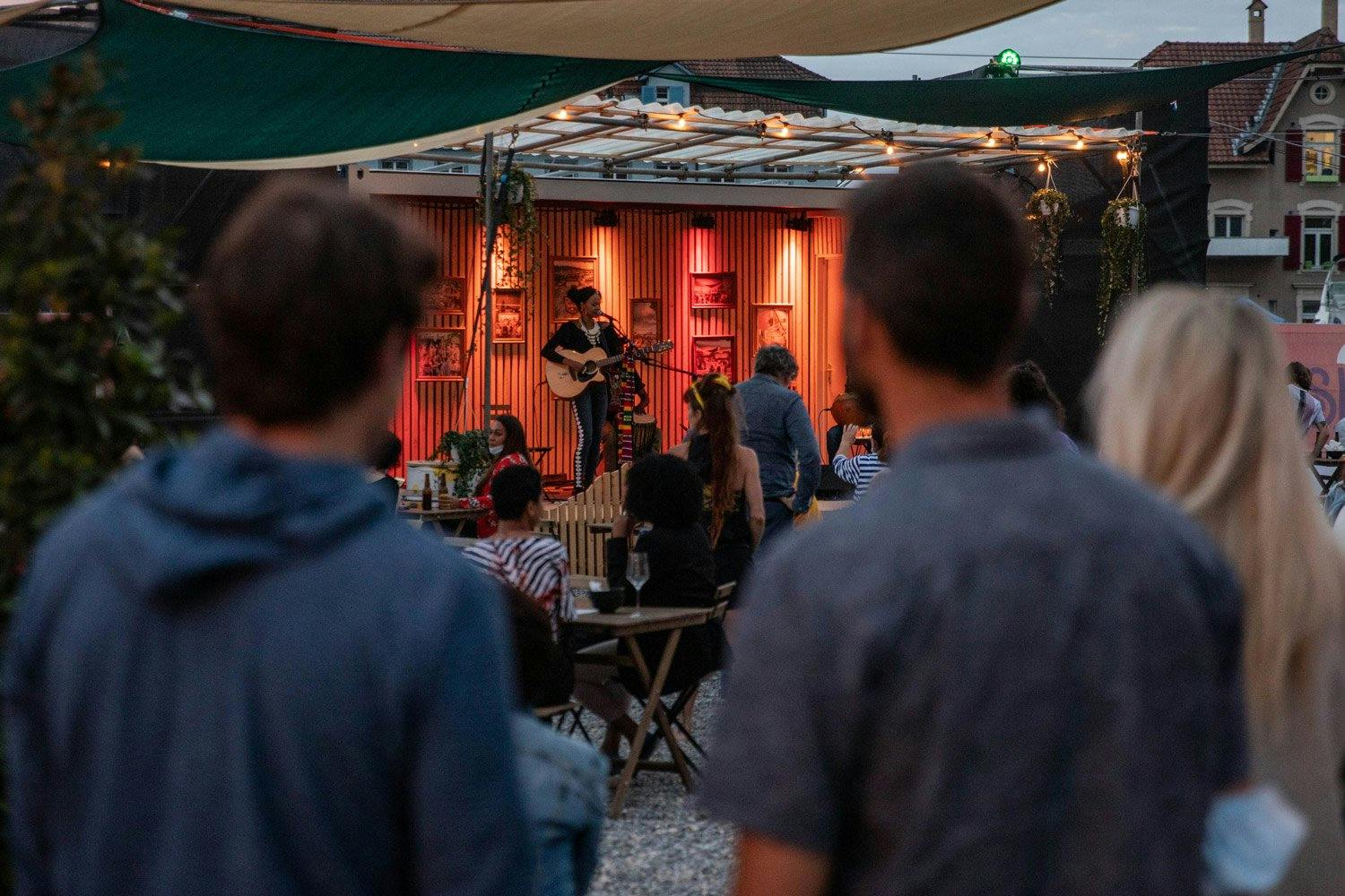 Auch für die Sicherheit am Festival ist gesorgt: Der Eintritt ist nur mit einem gültigen Ticket und einem Covid-Zertifikat erlaubt.