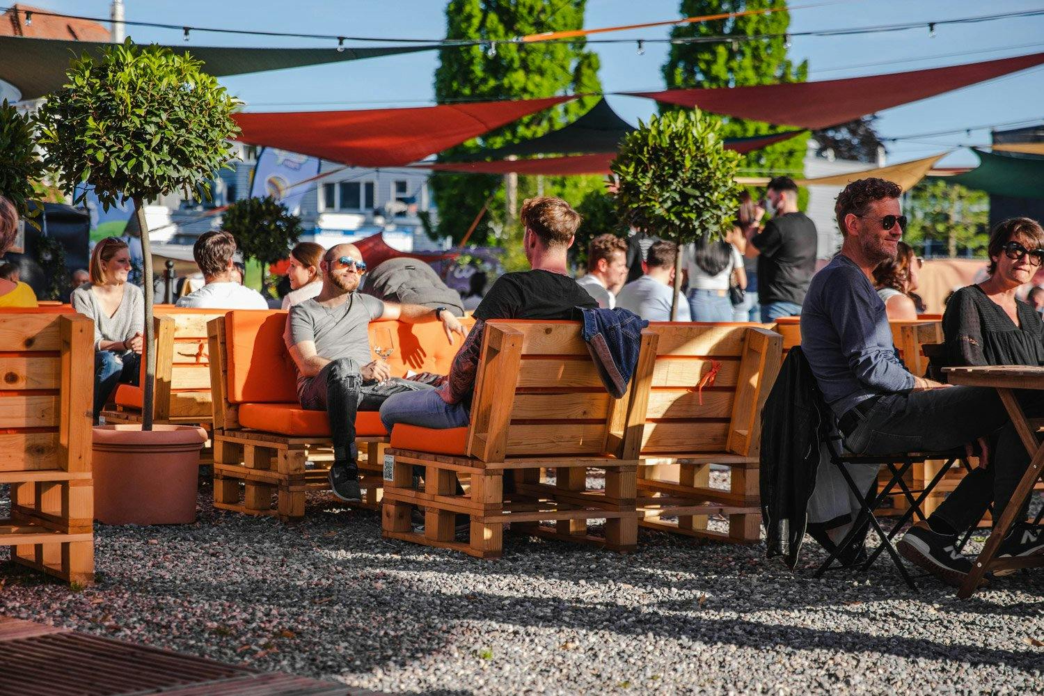 Über 20 nationale und internationale Acts begeistern an vier Konzerttagen das Publikum. Mit dabei sind Stars wie Lo & Leduc, Loco Escrito und Milky Ch...