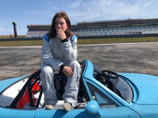 Geneva Keller mit ihrem umgebauten Mazda Miata auf einer Rennstrecke in den USA. Geneva Keller mit ihrem umgebauten Mazda Miata auf einer Rennstrecke in den USA.