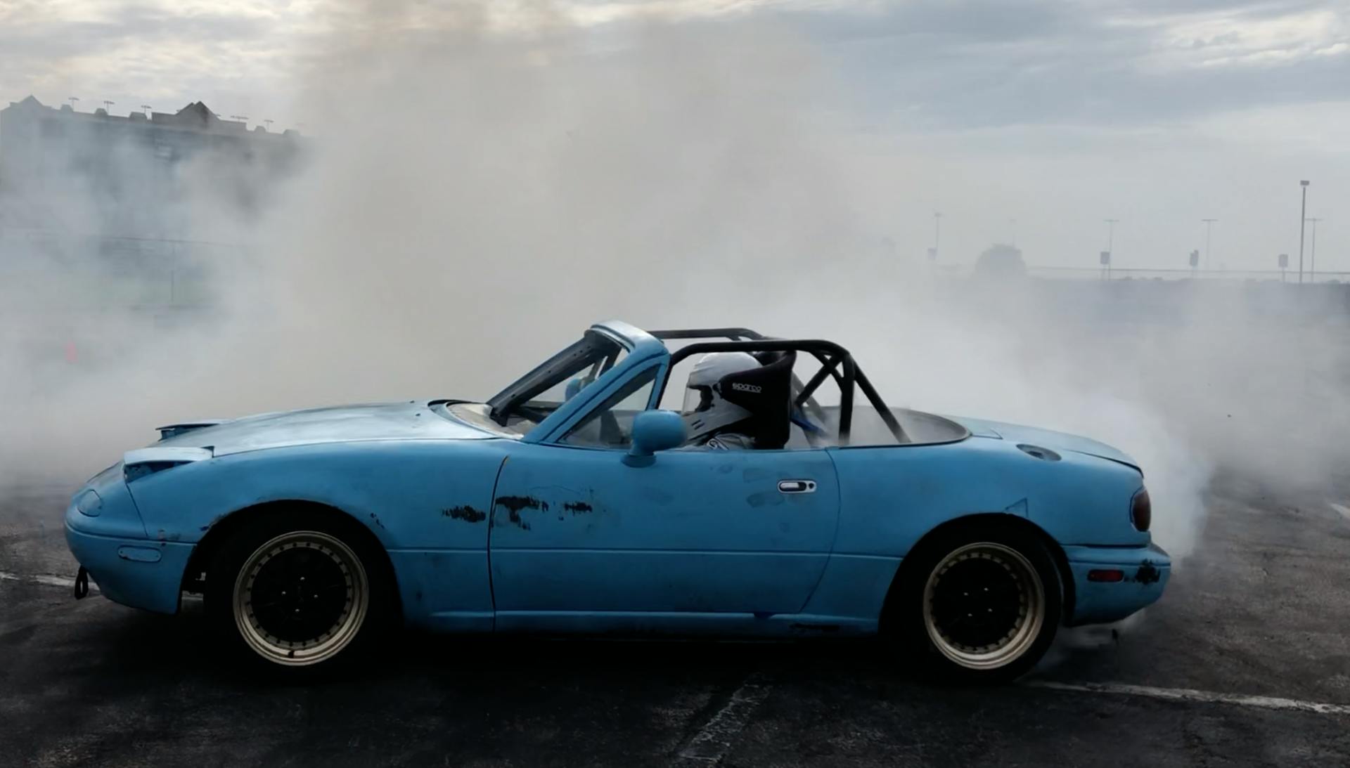 Tel père, telle fille: Geneva Keller avec sa Mazda Miata en drift, aux États-Unis.