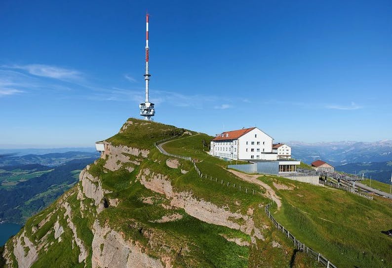 Die Rigi, die Königin der Berge, thront in der Zentralschweiz über dem Vierwaldstättersee