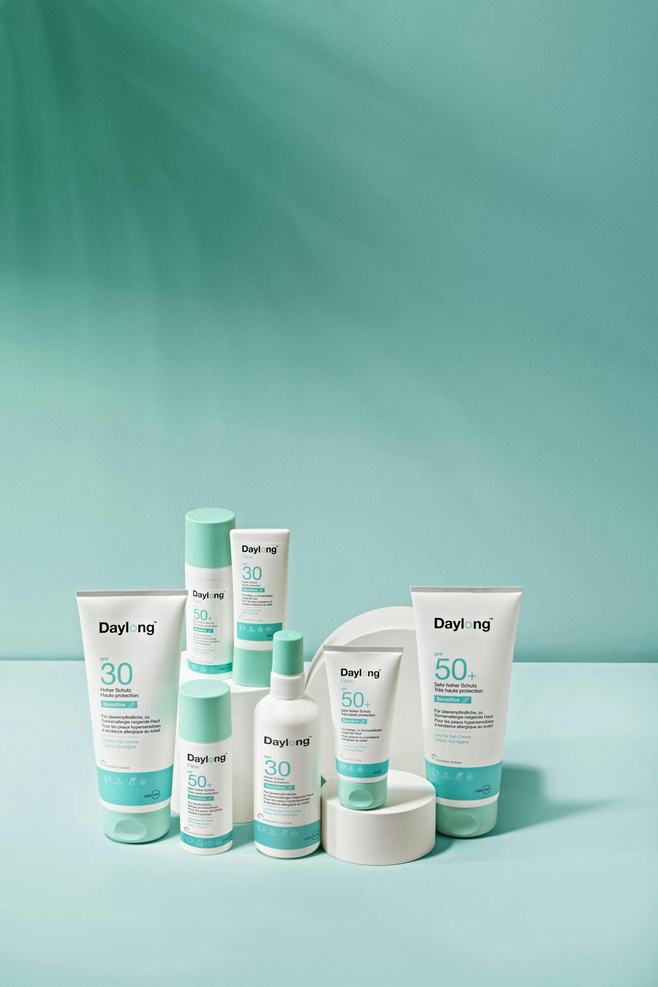 Daylong™ Sensitive bietet starken und sofortigen Schutz für empfindliche bis überempfindliche, zu Sonnenallergie neigende Haut und ist extra wasserfest und schweissresistent.