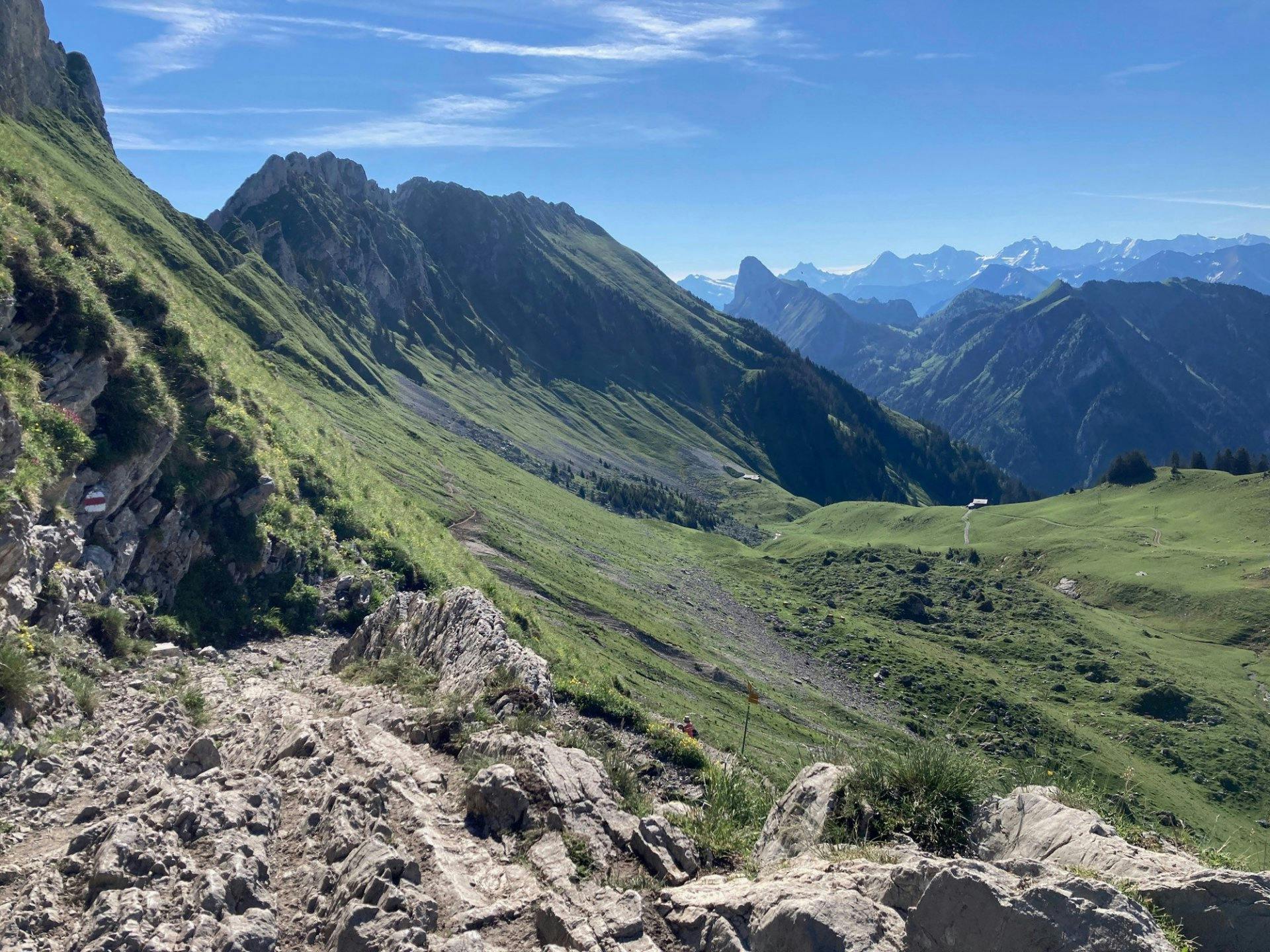 Oben auf dem Leiterepass angekommen, ist das Stockhorn gut zu sehen.