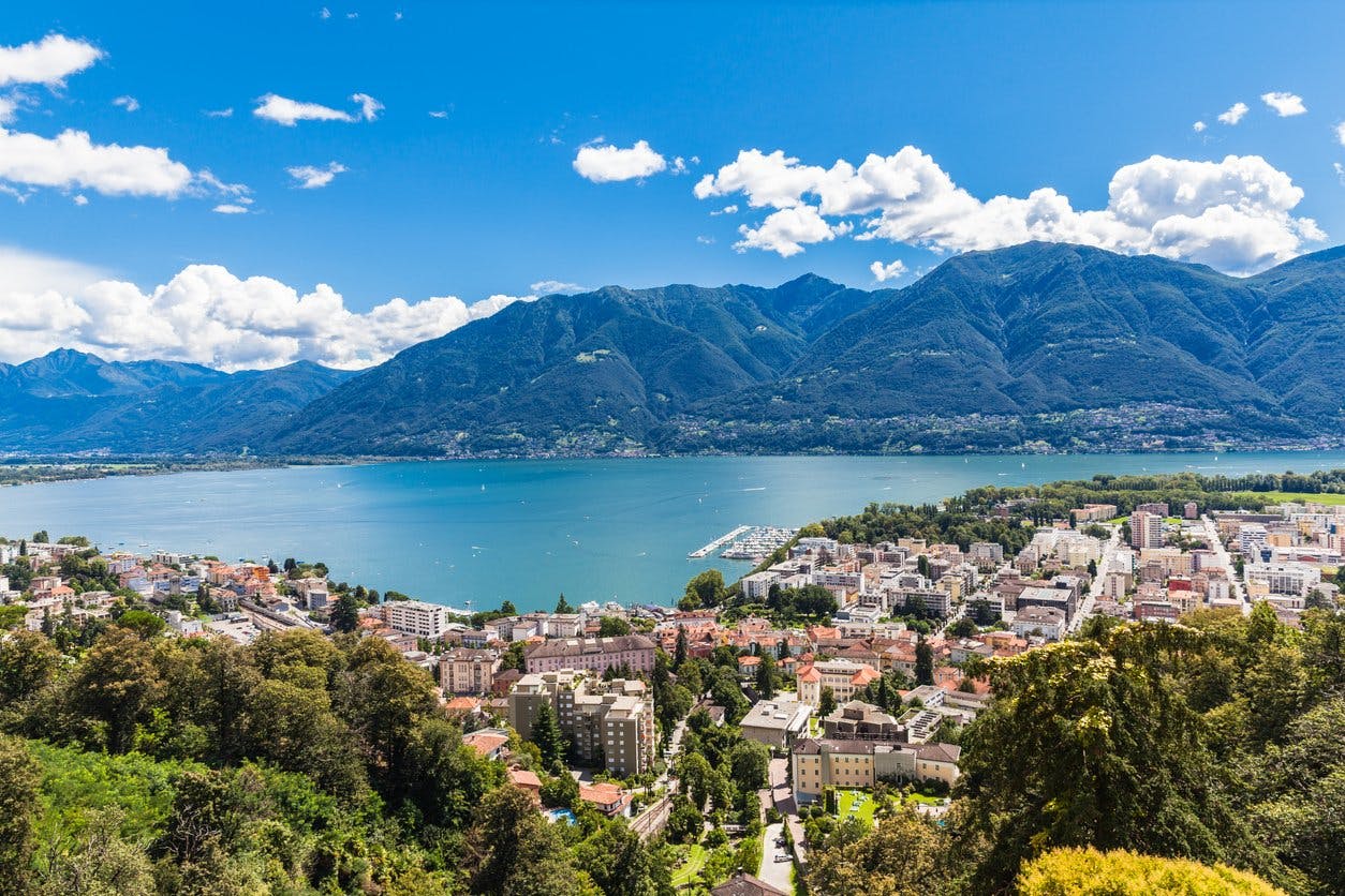 Die Ladestation am Lungolago in Locarno lädt zur Bootsfahrt ein. Gut, dass die Bootsvermietung nur wenige Meter entfernt ist!