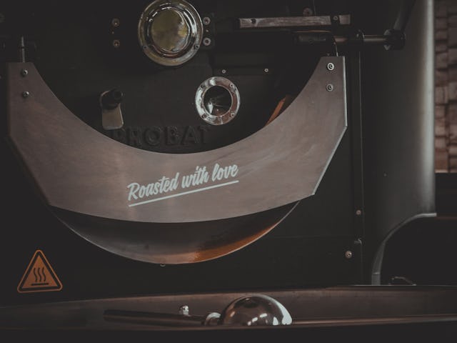 Frische Kaffeeröstung von Henauer Kaffee vor Ort.