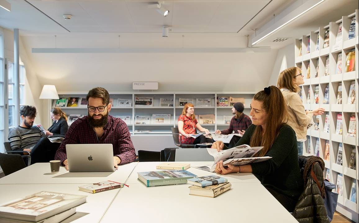 Perfektioniere dein Kochtalent mit unseren neuen Kochbüchern oder tauche in einen historischen Roman ein und erlebe Zeitreisen.