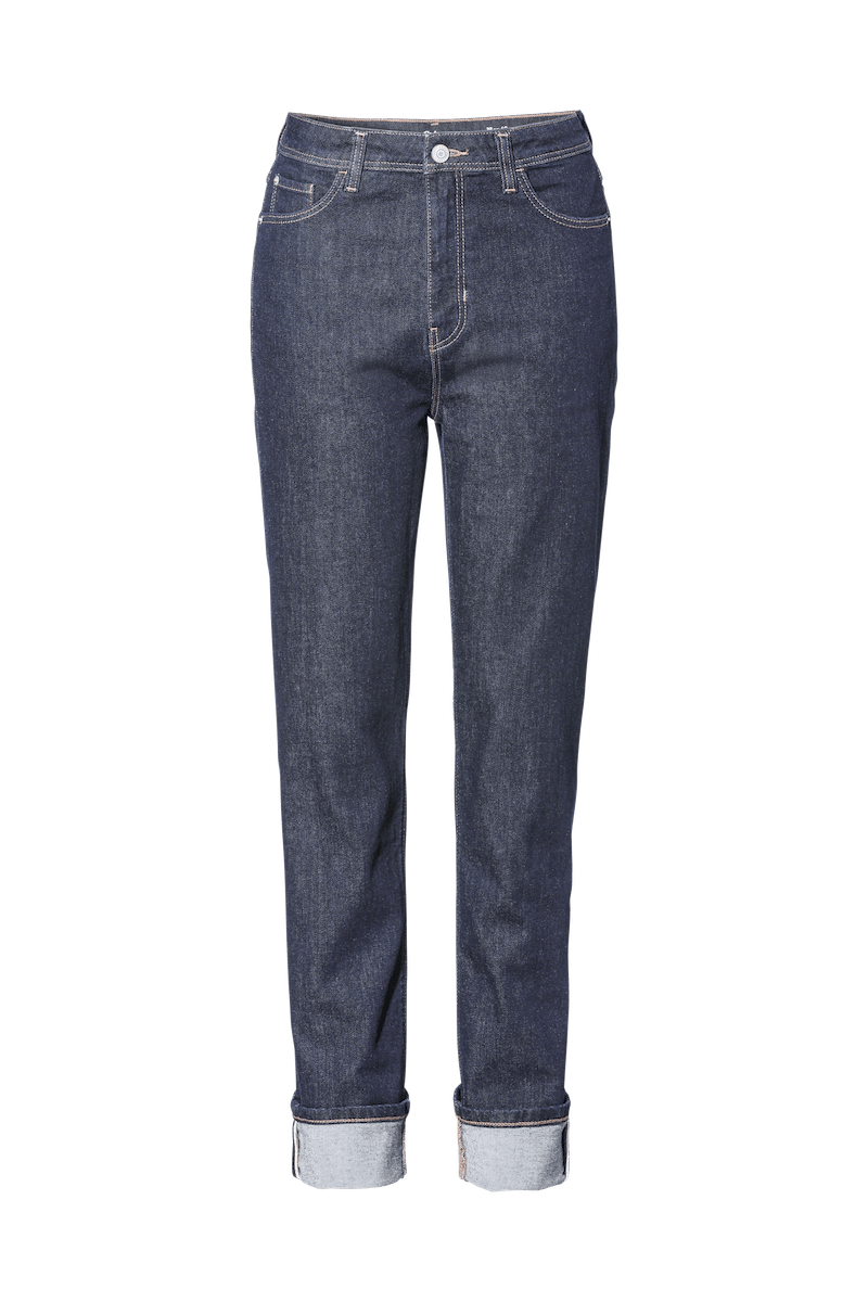 Et si ça devenait ta paire de jean préférée? La teinte brute s’associe très bien avec un chemisier blanc: pantalon, 39.95 francs