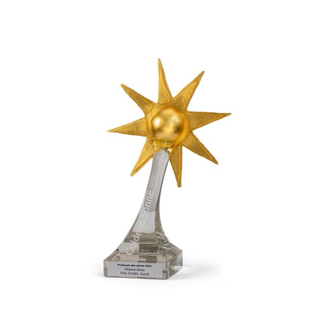 Im Rahmen ihres Engagements für lokale Wertschöpfung prämiert die Genossenschaft Migros Luzern jedes Jahr eine*n ihrer über 1000 Zentralschweizer Produzentinnen und Produzenten mit der «Goldenen Sonne».