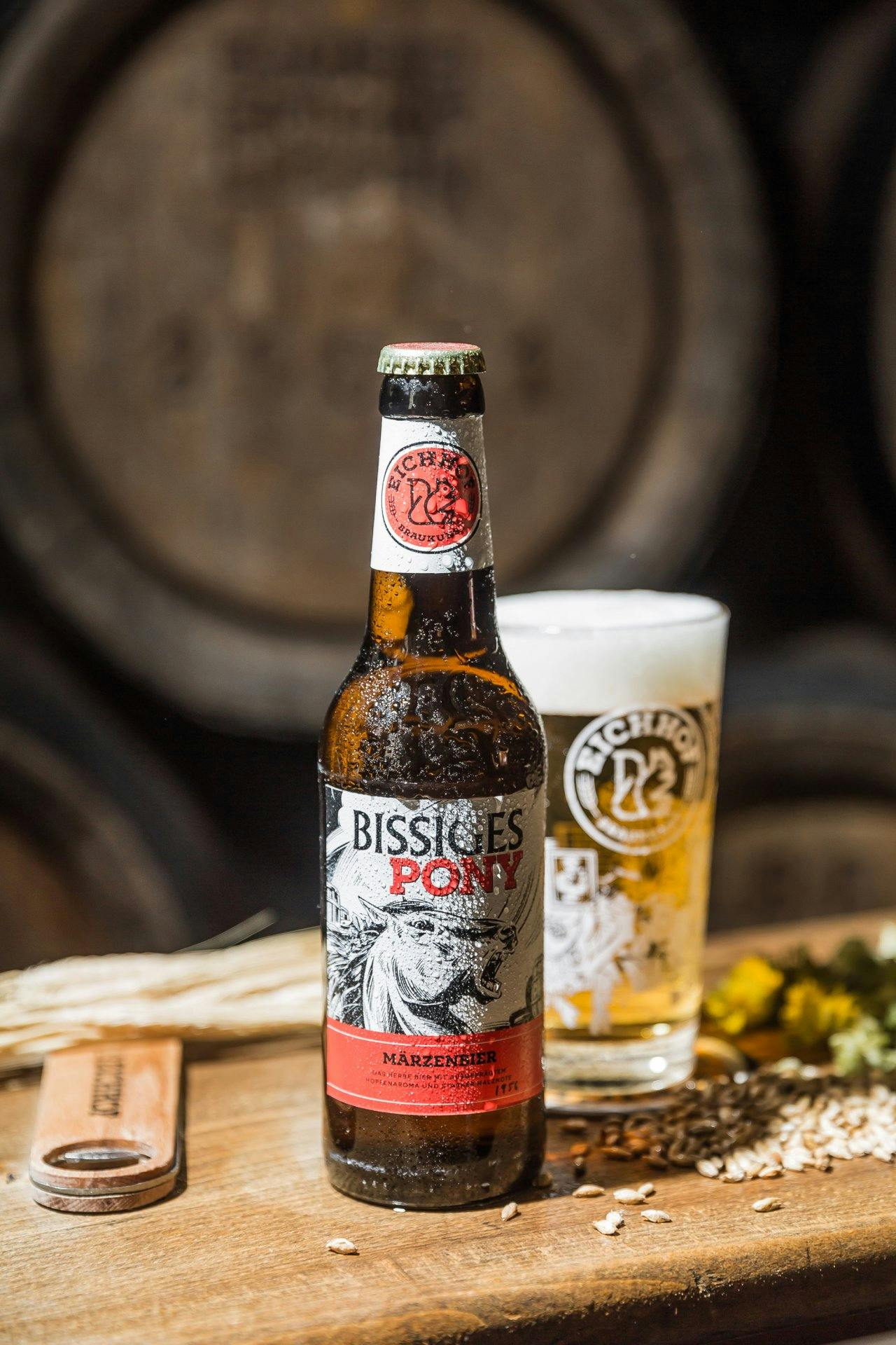 Das Bier mit «Biss» ist kein klassisches Märzenbier. Dank dem ausgeprägtem Hopfenaroma erinnert es eher an ein Österreichisches Märzen.